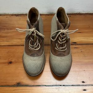 Leather and canvas Oxford heel